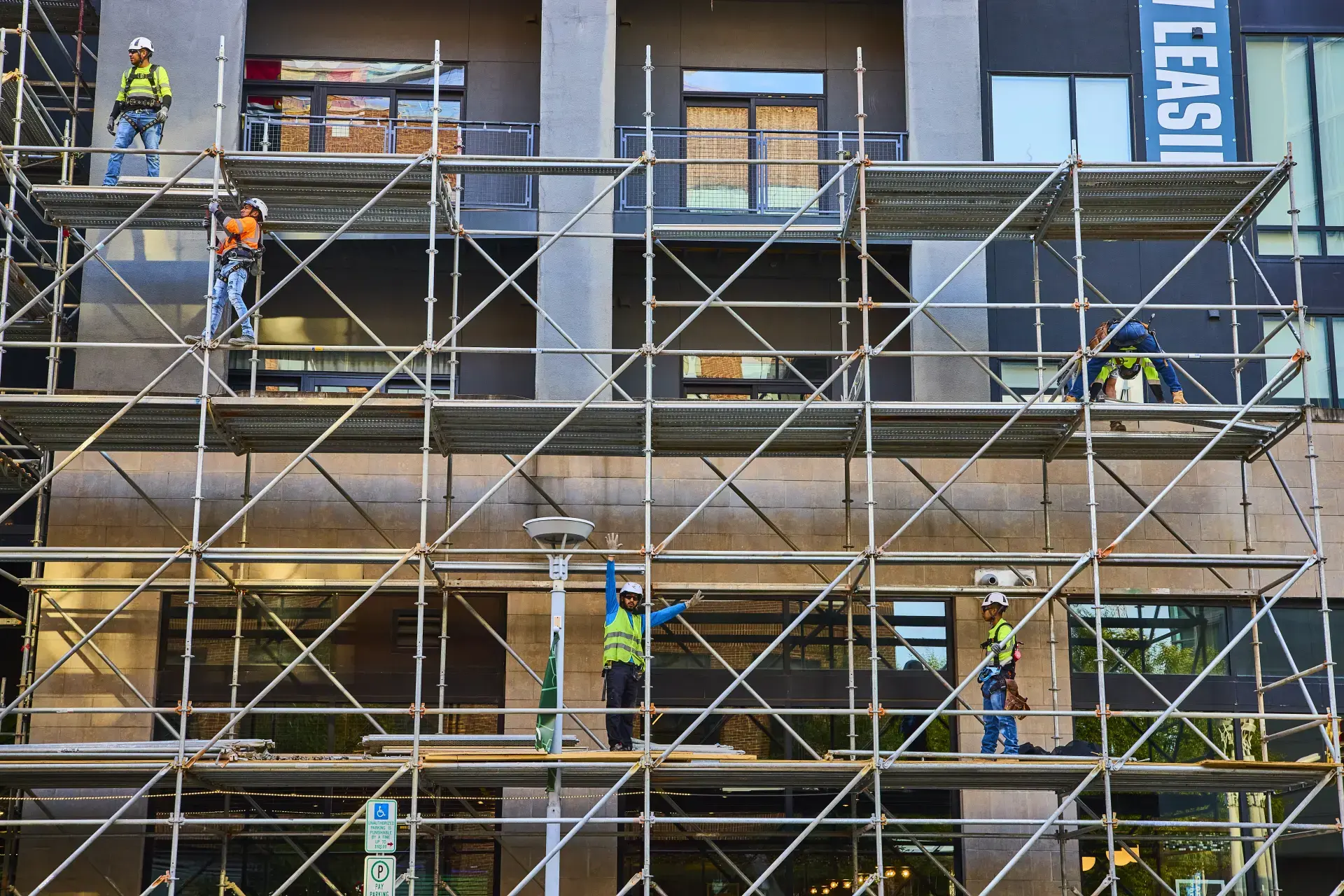 How To Choose The Right Commercial Scaffolding